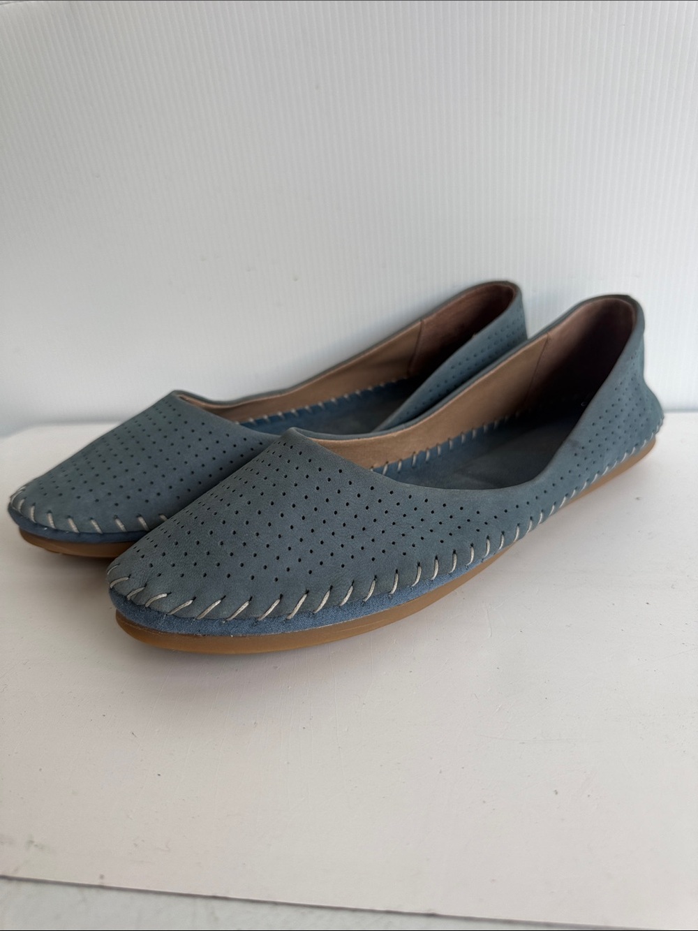 ME TOO BY ADAM TUCKER PERFORATED LEATHER FLATS SIZE 9.5 BLUE